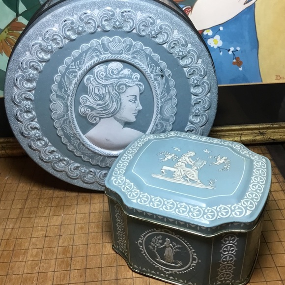 Vintage Coordinated Metal Tin Boxes Soft Blue White Cameo Jasperware Look - Picture 3 of 11